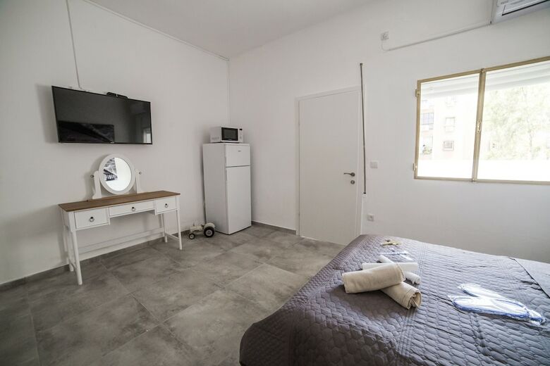 Rooms At R&a Apartment