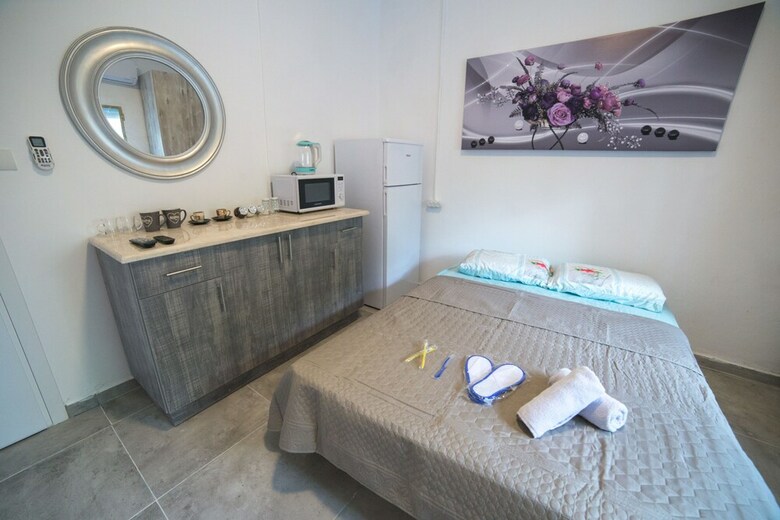 Rooms At R&a Apartment