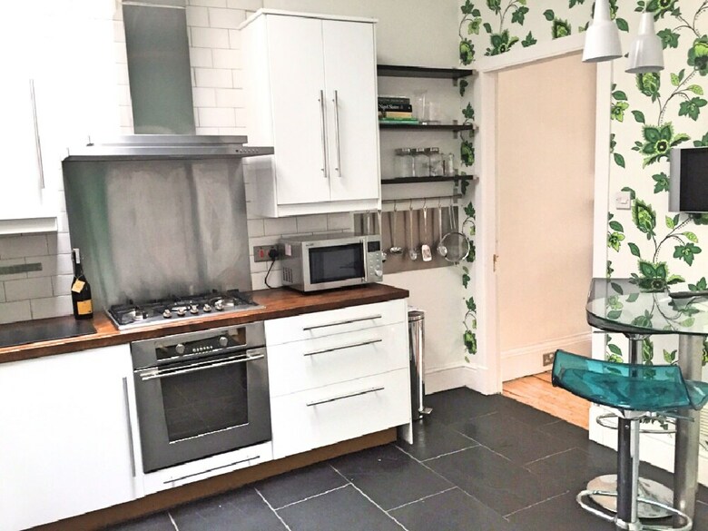 Vibrant 3-bedroom Central Apartment