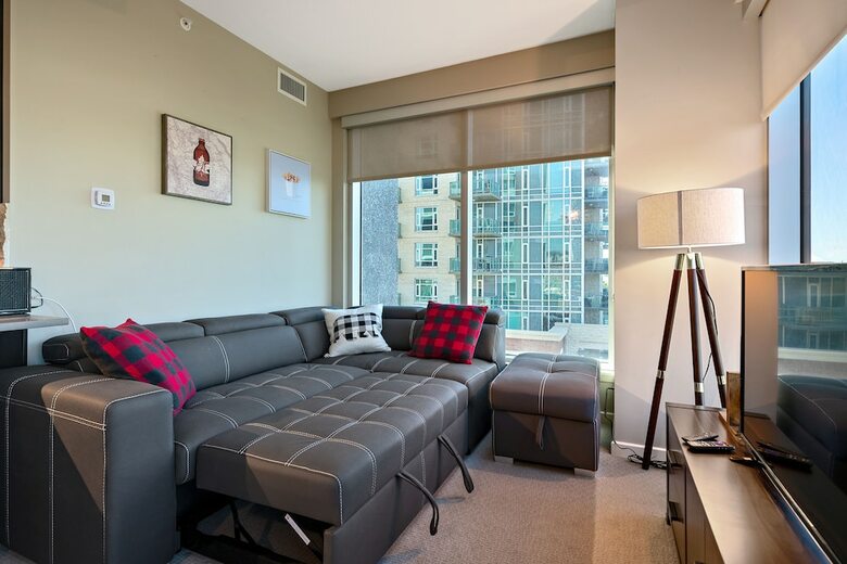 Simply Comfort. Downtown Calgary Apts