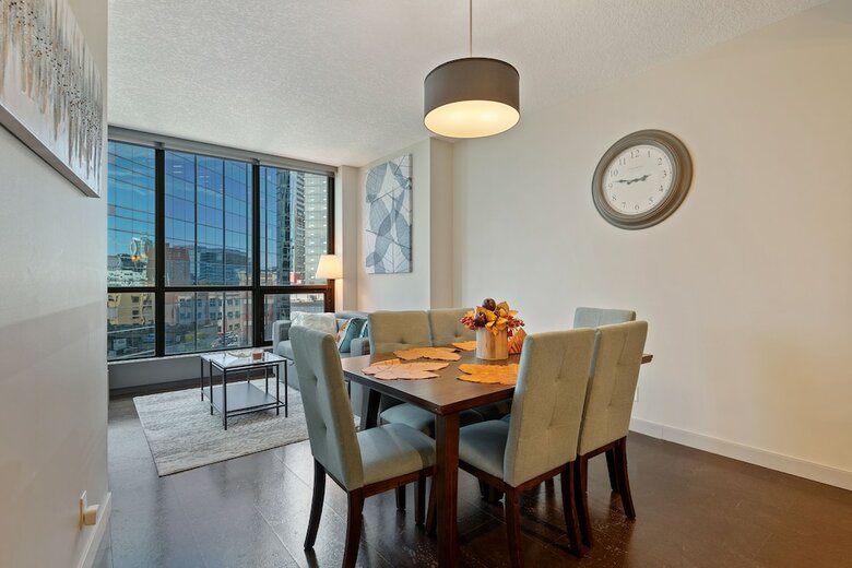 Simply Comfort. Downtown Calgary Apts