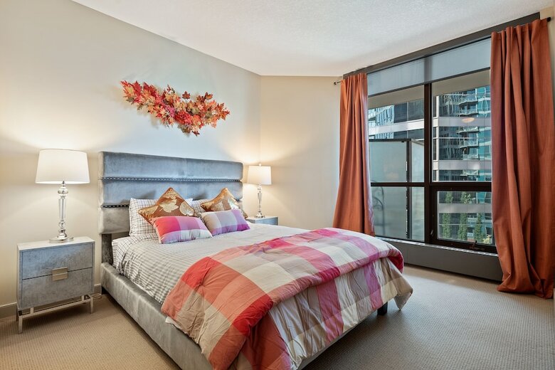 Simply Comfort. Downtown Calgary Apts