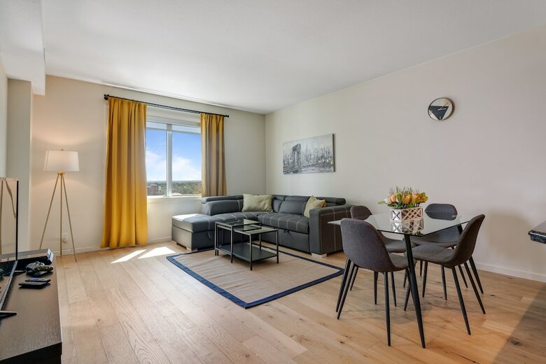 Simply Comfort. Downtown Calgary Apts