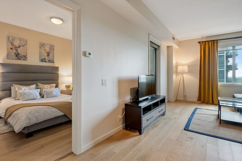 Simply Comfort. Downtown Calgary Apts