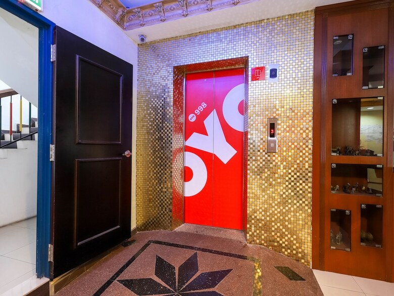 Oyo 998 Queen City Hotel