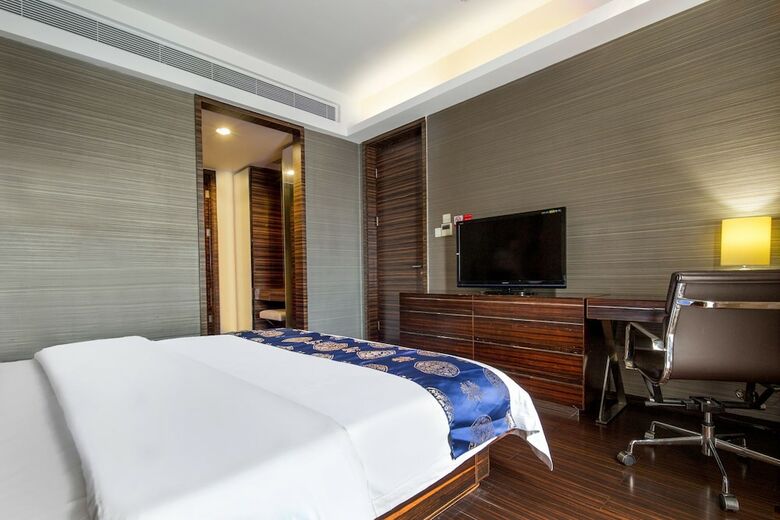 Rosalind International Apartment