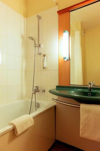 Hotel Ibis Grenoble Universit�