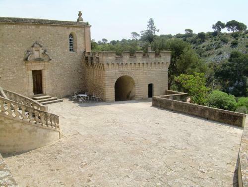 Bed & Breakfast Chateau De La Barben