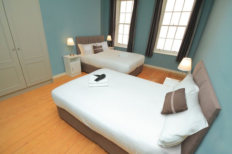5 Star Dame Street Apartment