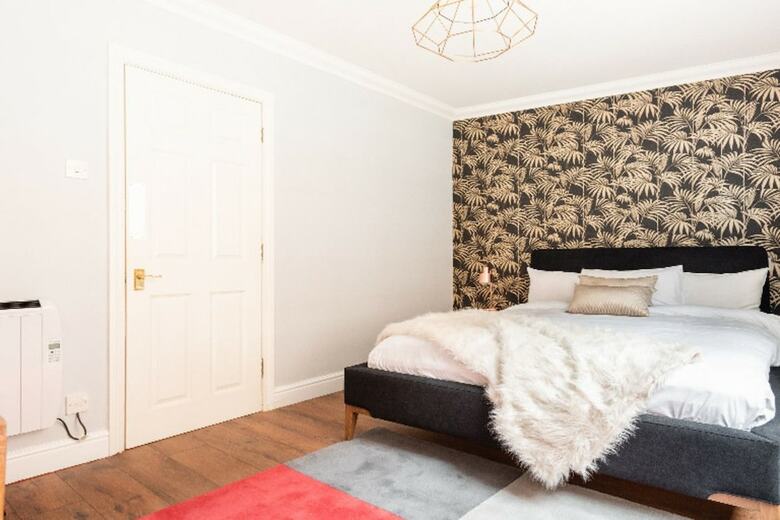 The Old Station House - Stylish & Central 2bdr Apartment