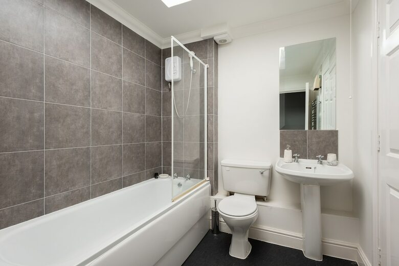The Old Station House - Stylish & Central 2bdr Apartment