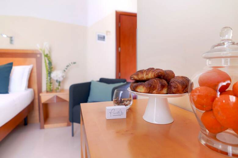 Hotel Piccadilly Suites And Rooms