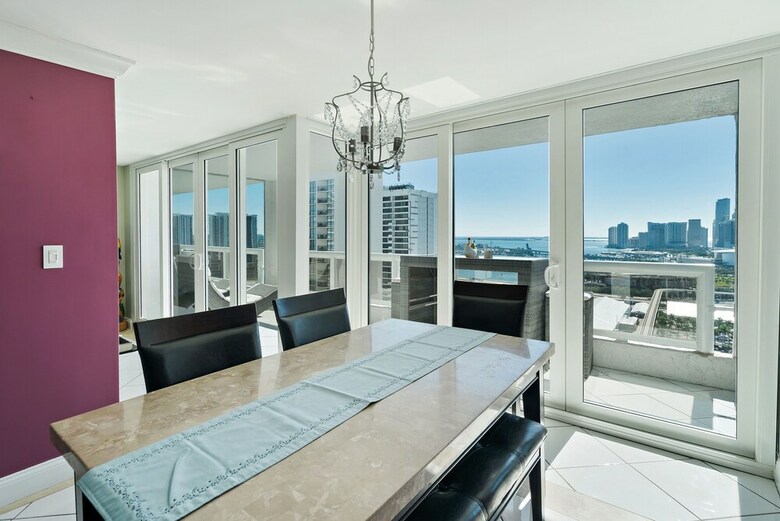 The Grand Condos By Edgewater One Ir