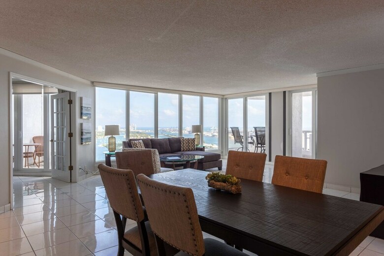 The Grand Condos By Edgewater One Ir