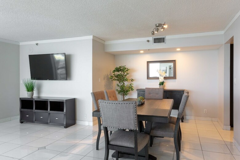 The Grand Condos By Edgewater One Ir