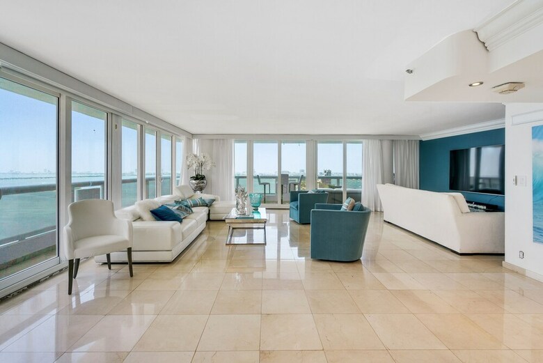 The Grand Condos By Edgewater One Ir