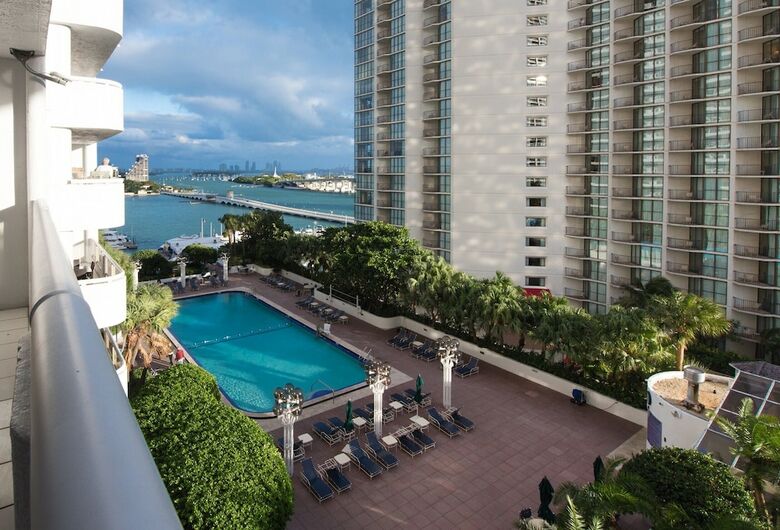 The Grand Condos By Edgewater One Ir