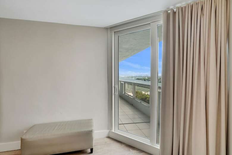 The Grand Condos By Edgewater One Ir