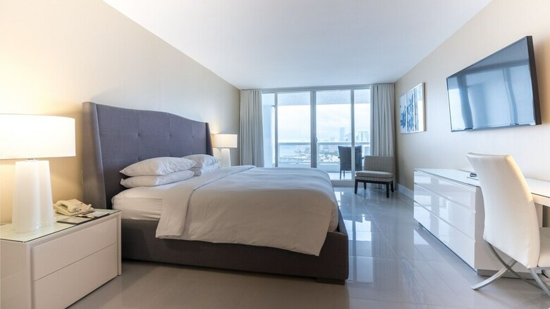 The Grand Condos By Edgewater One Ir