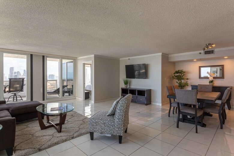 The Grand Condos By Edgewater One Ir