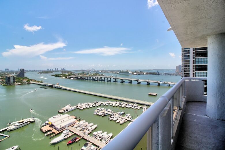 The Grand Condos By Edgewater One Ir