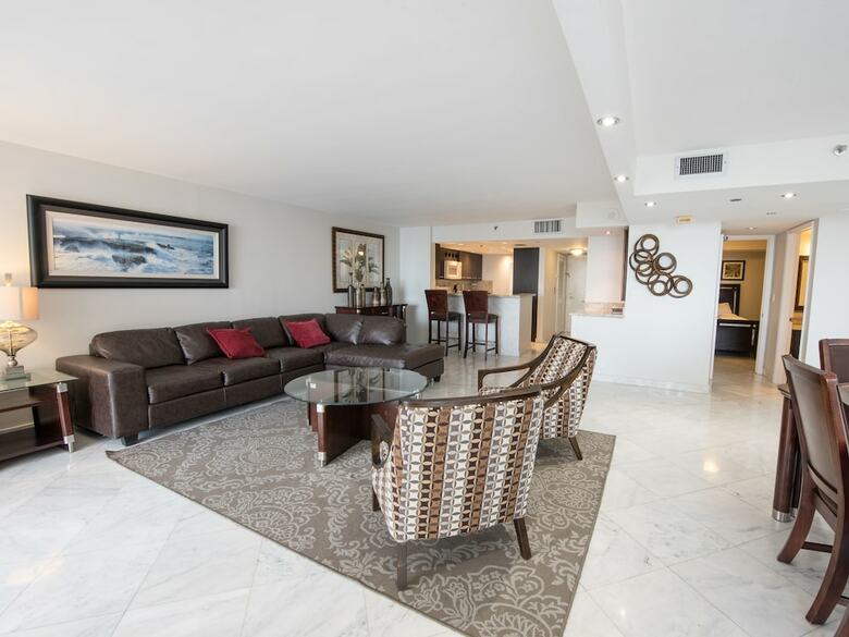 The Grand Condos By Edgewater One Ir