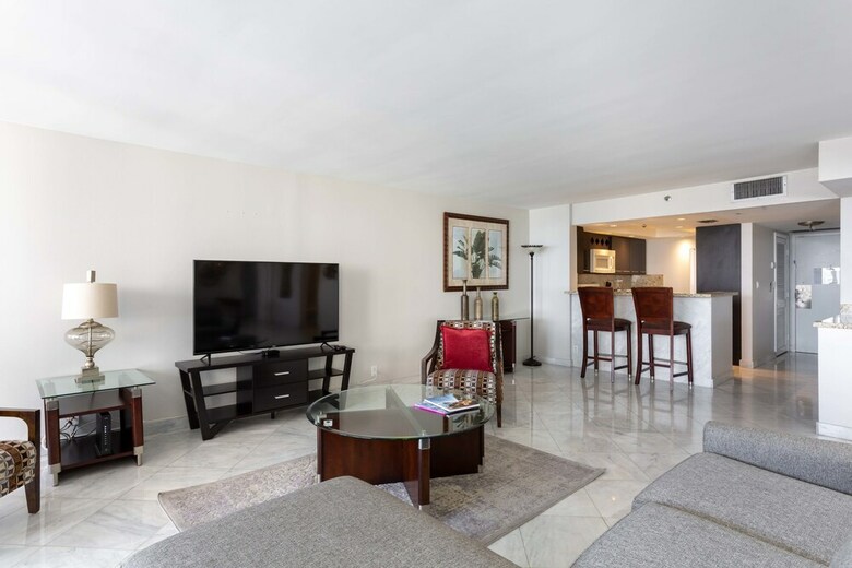 The Grand Condos By Edgewater One Ir