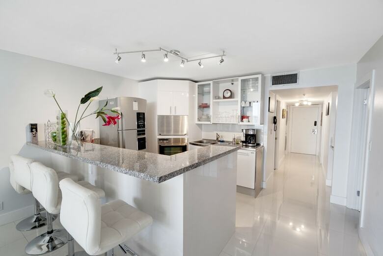 The Grand Condos By Edgewater One Ir