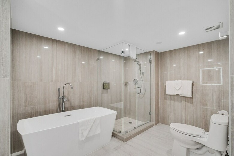 The Grand Condos By Edgewater One Ir