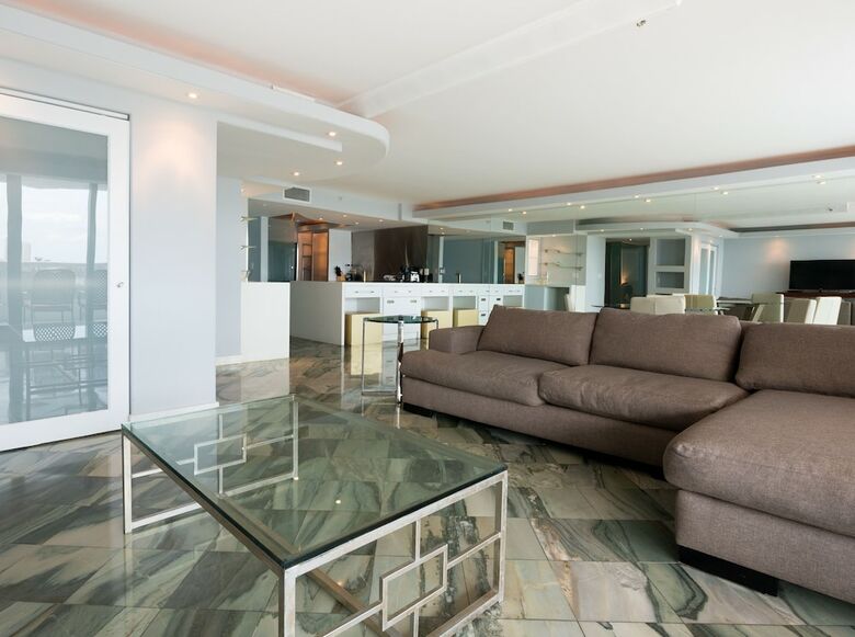 The Grand Condos By Edgewater One Ir