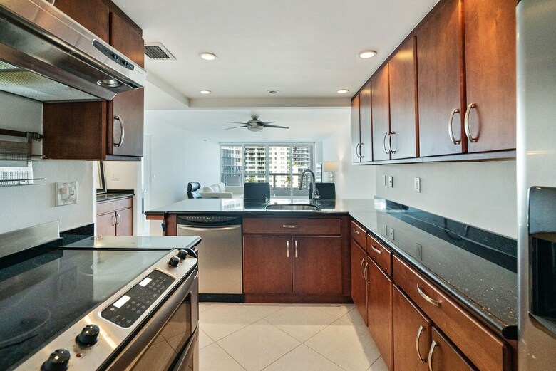 The Grand Condos By Edgewater One Ir