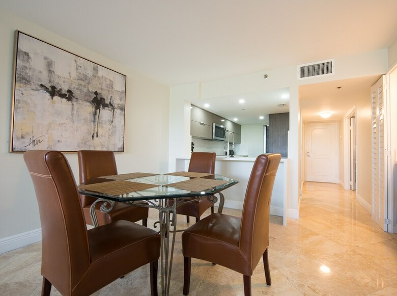The Grand Condos By Edgewater One Ir