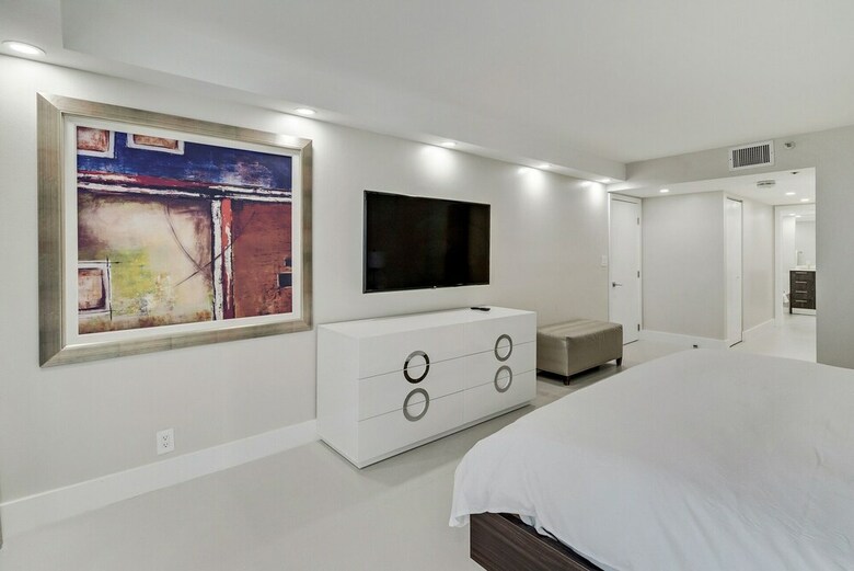 The Grand Condos By Edgewater One Ir