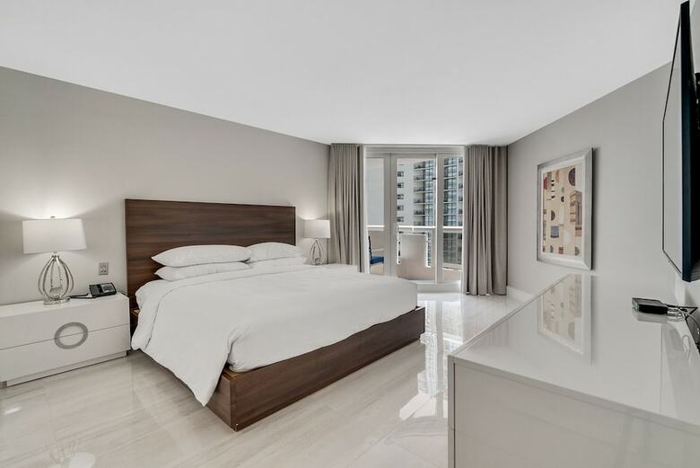 The Grand Condos By Edgewater One Ir