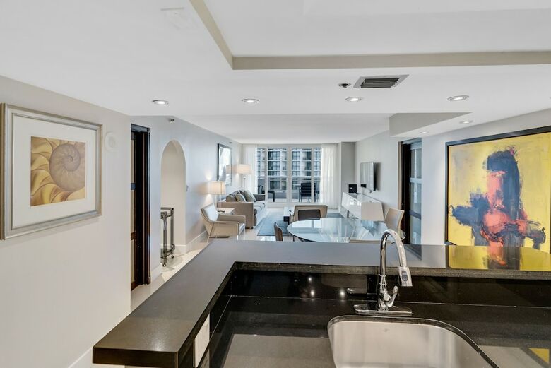 The Grand Condos By Edgewater One Ir
