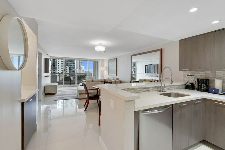 The Grand Condos By Edgewater One Ir