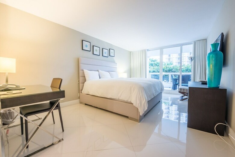 The Grand Condos By Edgewater One Ir