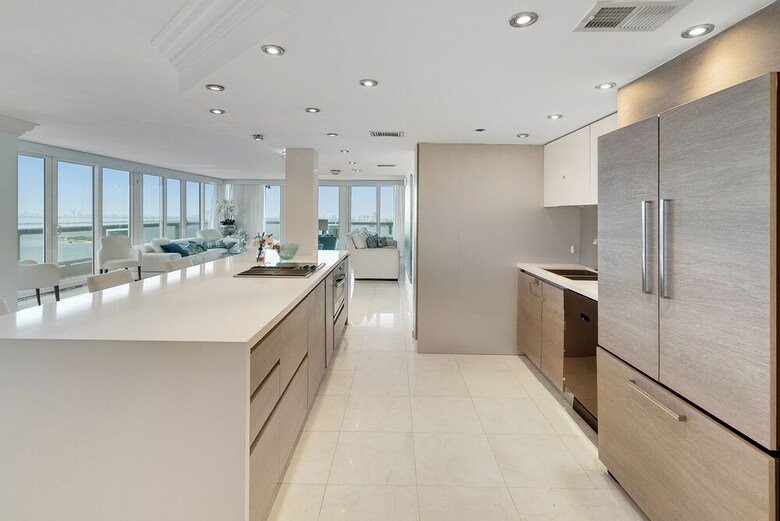 The Grand Condos By Edgewater One Ir