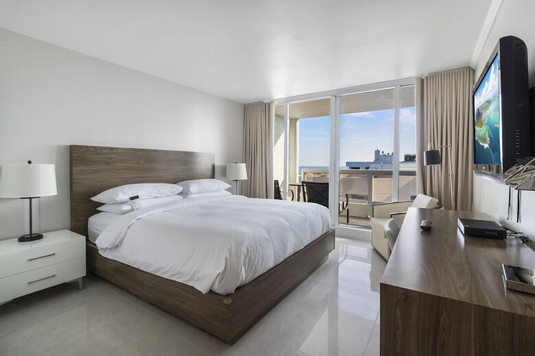 The Grand Condos By Edgewater One Ir