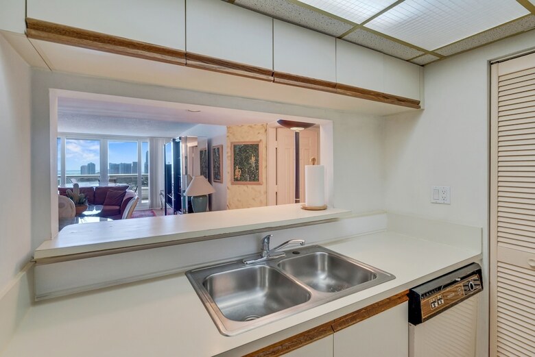 The Grand Condos By Edgewater One Ir