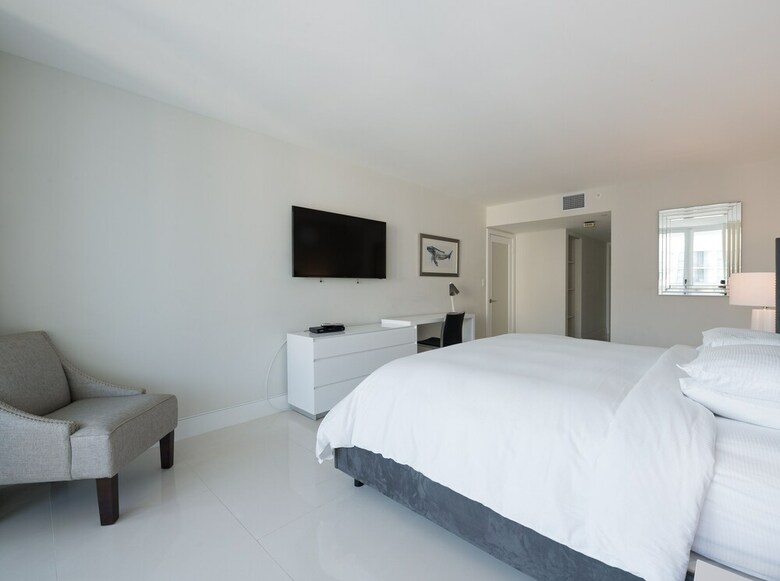 The Grand Condos By Edgewater One Ir