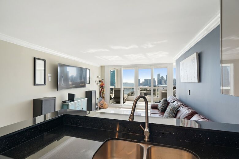 The Grand Condos By Edgewater One Ir