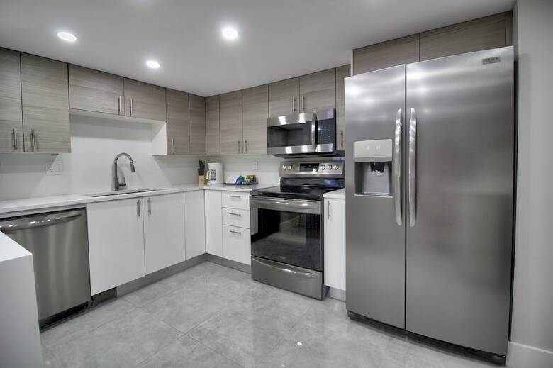 The Grand Condos By Edgewater One Ir