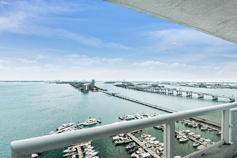 The Grand Condos By Edgewater One Ir