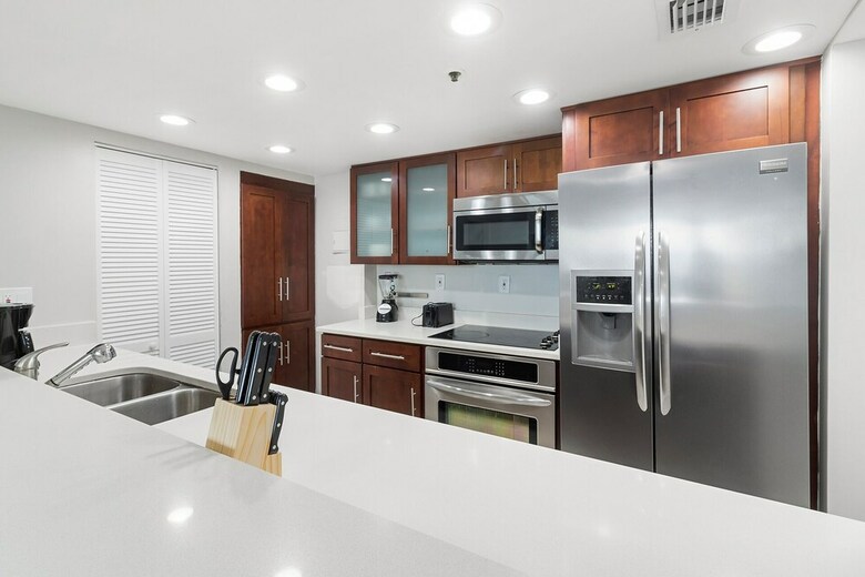 The Grand Condos By Edgewater One Ir