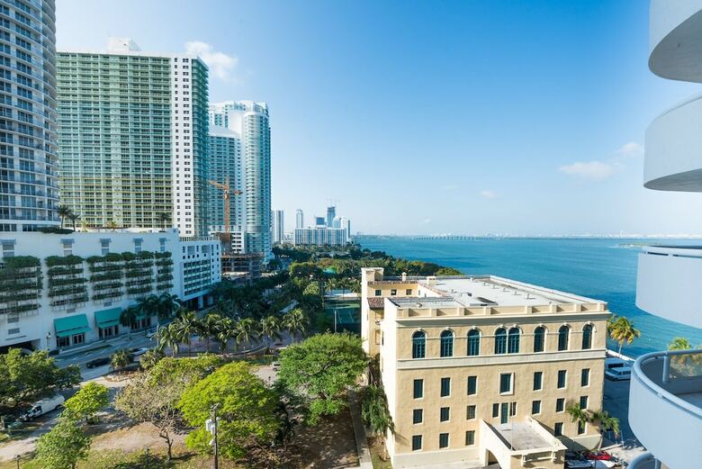 The Grand Condos By Edgewater One Ir