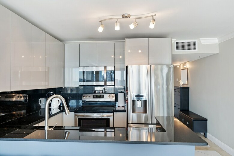 The Grand Condos By Edgewater One Ir