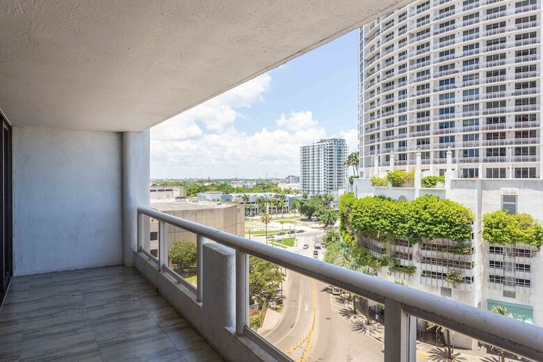 The Grand Condos By Edgewater One Ir