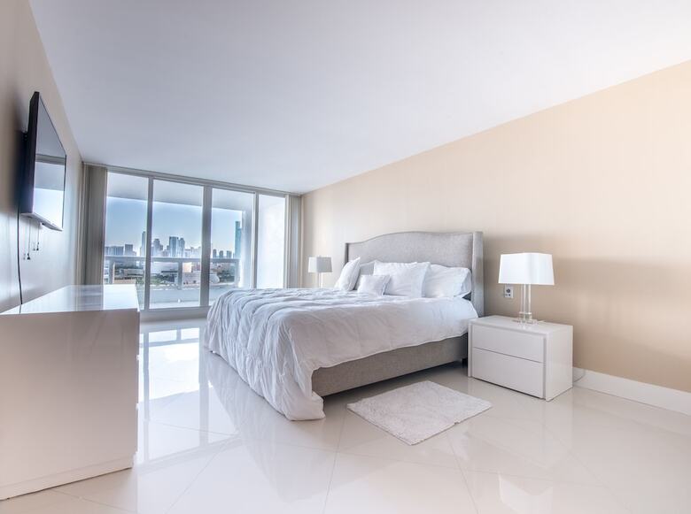 The Grand Condos By Edgewater One Ir