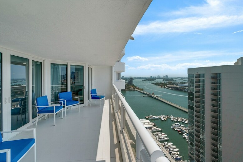 The Grand Condos By Edgewater One Ir